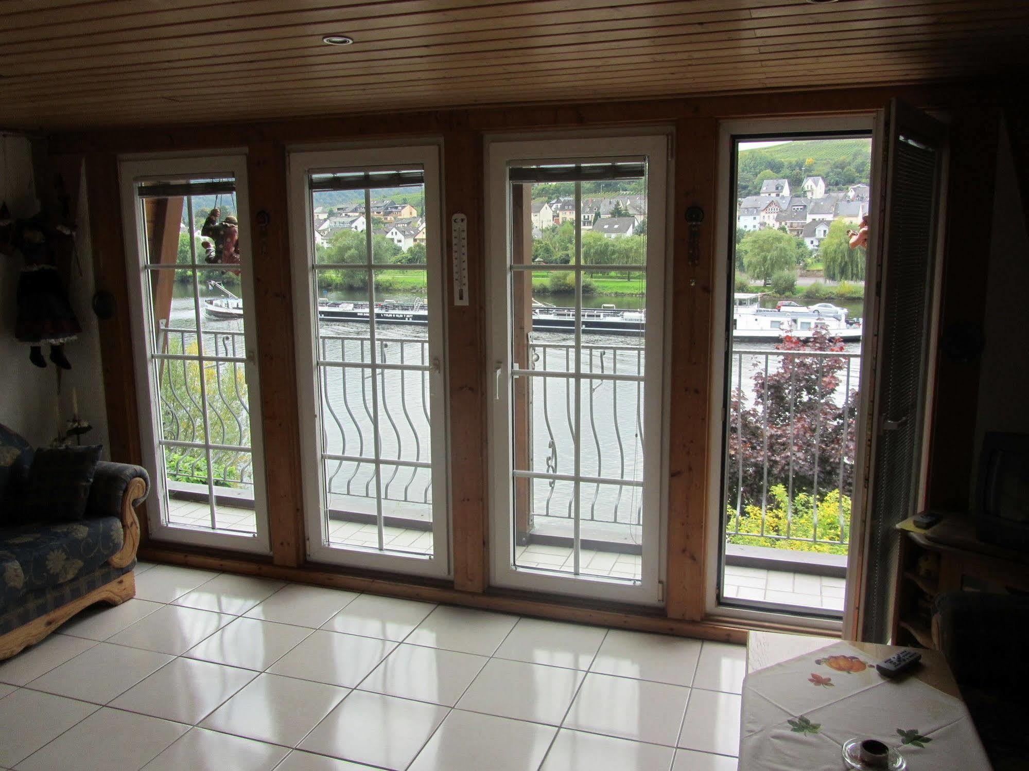 Mosel Panorama Apartment Zell an der Mosel Bagian luar foto