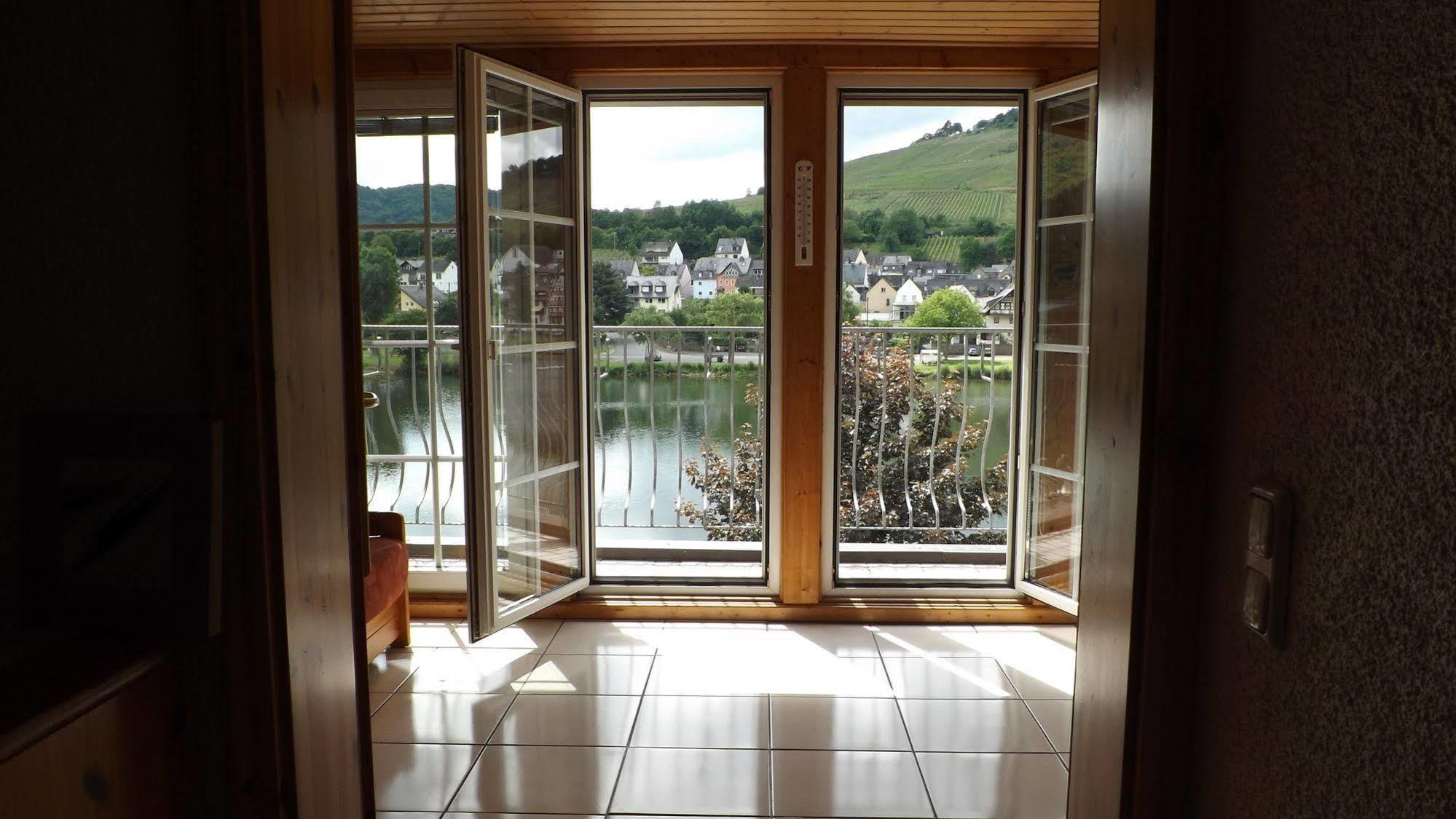 Mosel Panorama Apartment Zell an der Mosel Bagian luar foto